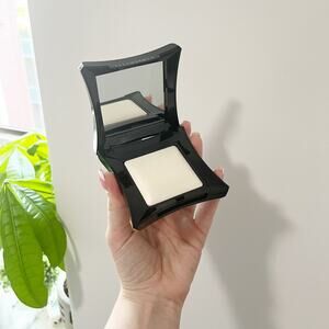 NEW Illamasqua Beyond Powder Highlighter in Daze White